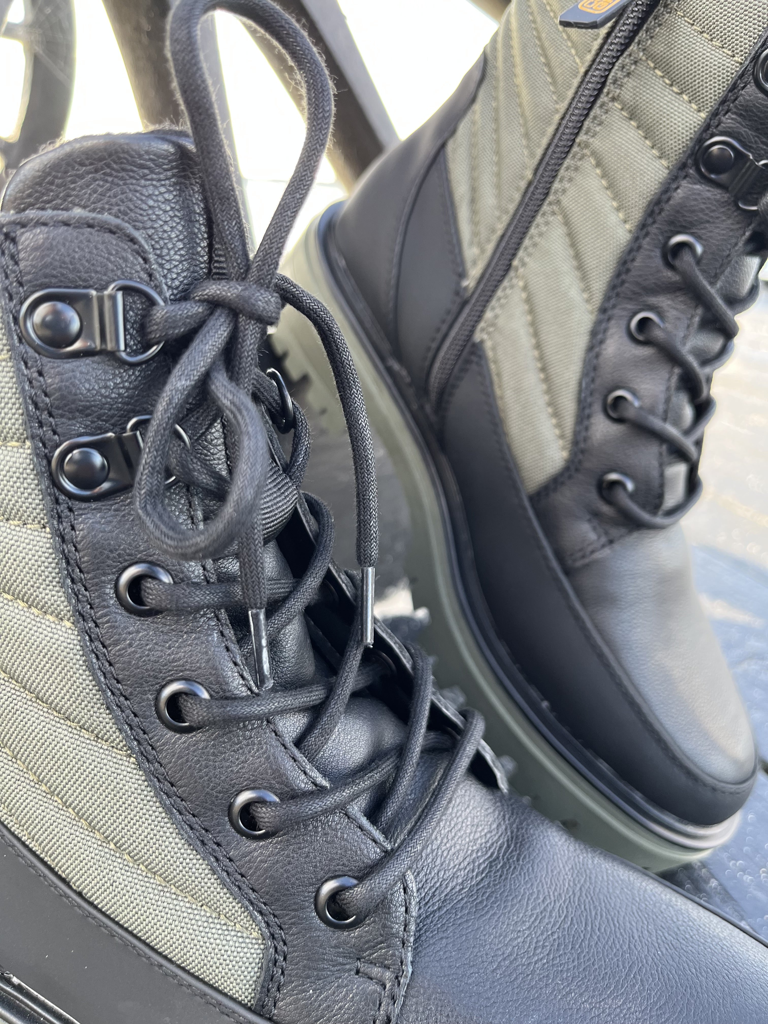 Tamaris - Sort/grøn kort damestøvle